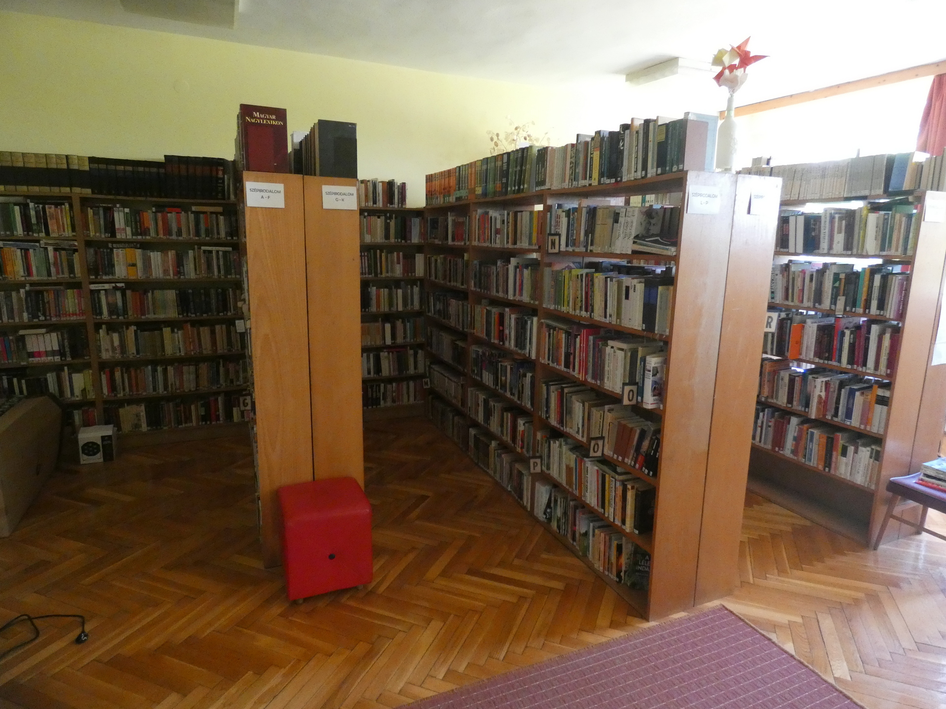 könyvtár2