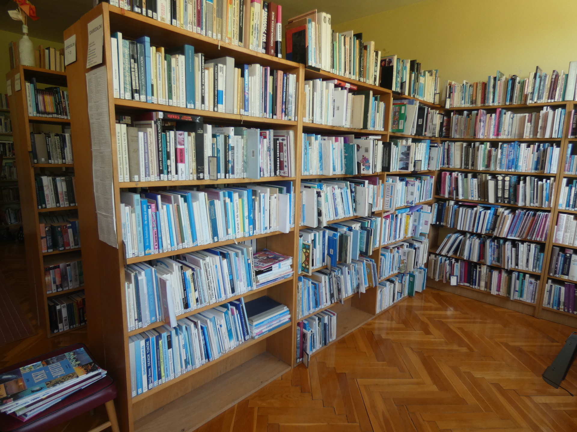könyvtár3